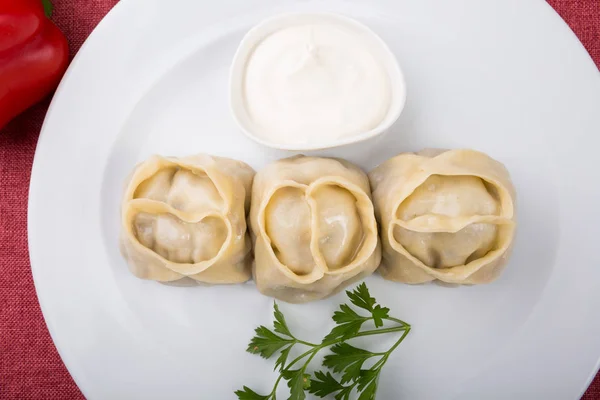 Asya manty çanak ile et dolması
