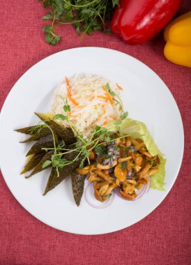 Salamura Mantarlar, lahana ve salatalık