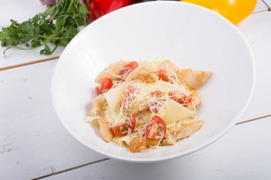 Klasik Sezar salatası yemek için hazır