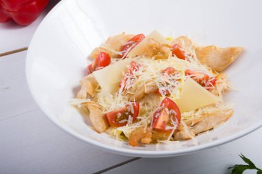 Klasik Sezar salatası yemek için hazır