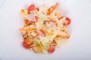 Klasik Sezar salatası yemek için hazır