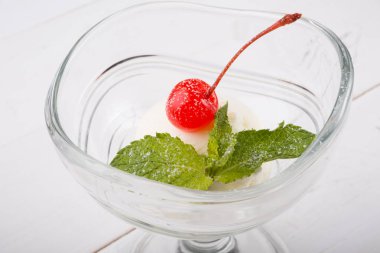 Kase beyaz vanilyalı dondurma