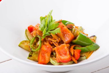 Karışık ızgara sebze salatası