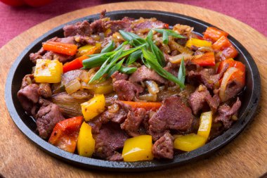 Hazırlanan ve servis edilen et karışımı