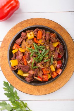 Hazırlanan ve servis edilen et karışımı