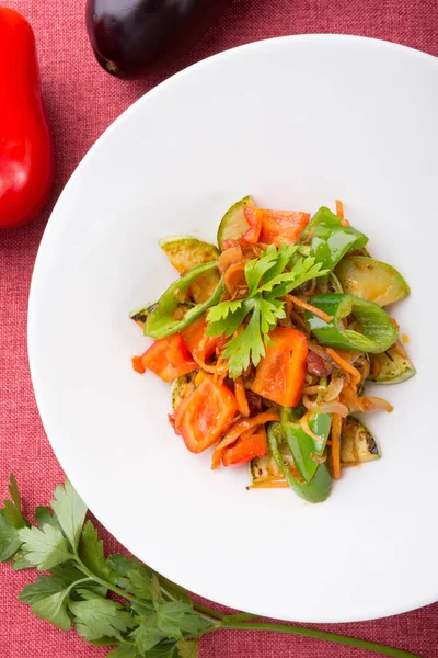 Karışık ızgara sebze salatası