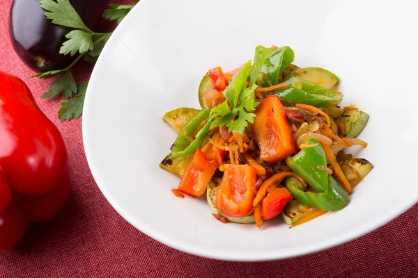 Karışık ızgara sebze salatası