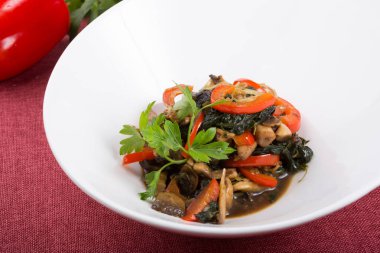 Sebze ile Asya mantar karışık salata