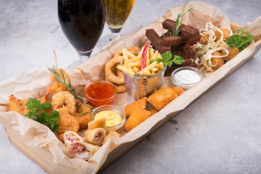 Farklı bira aperatifler bir tabaktabaktabaktabak tabaktabak tabak tabak tabak tabak tabak tabak tabak tabak tabak tabak tabak tabak tabak tabak