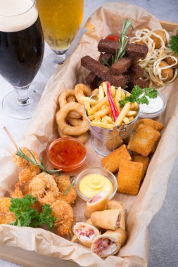 Farklı bira aperatifler bir tabaktabaktabaktabak tabaktabak tabak tabak tabak tabak tabak tabak tabak tabak tabak tabak tabak tabak tabak tabak