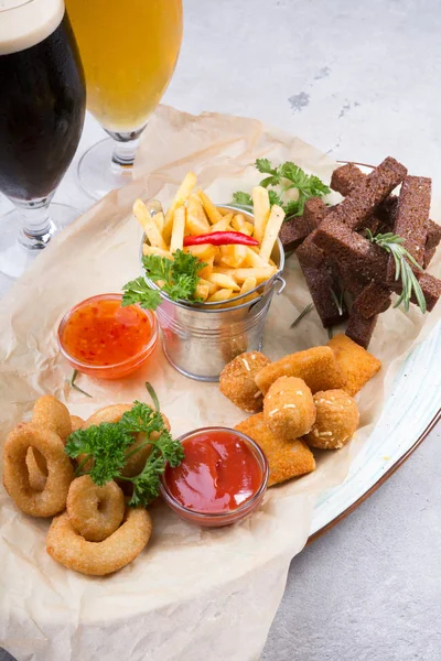 Farklı bira aperatifler bir tabaktabaktabaktabak tabaktabak tabak tabak tabak tabak tabak tabak tabak tabak tabak tabak tabak tabak tabak tabak