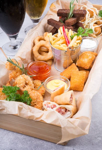 Farklı bira aperatifler bir tabaktabaktabaktabak tabaktabak tabak tabak tabak tabak tabak tabak tabak tabak tabak tabak tabak tabak tabak tabak