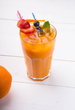 Soğuk portakal kokteyli bardağı