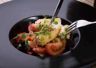 Sebze ile kızarmış peynir çubukları