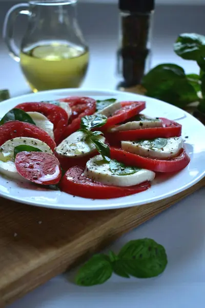 Caprese Salat Mit Tomaten Und Mozzarella — Stockfoto