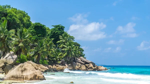 Panoramatický Výhled Krásnou Tropickou Písečnou Pláž Známými Žulovými Kameny Digue — Stock fotografie