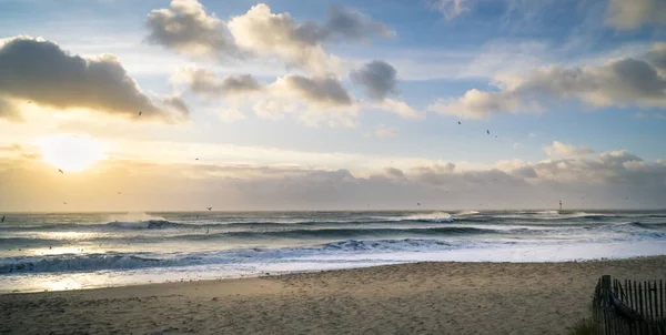 Salida Del Sol Sobre Mar Durante Una Tormenta Nubes Dramáticas — Foto de Stock