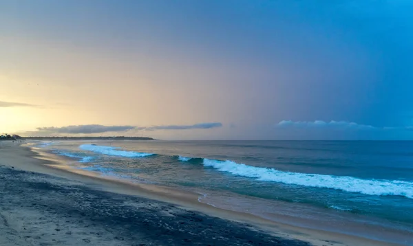 Hermoso Atardecer Sobre Mar Cielo Naranja Bahía Arugam Ceilán Formato — Foto de Stock