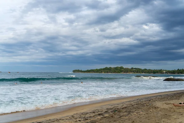 Тропический Пляж Пальмами Облачное Небо Аругам Бей — стоковое фото