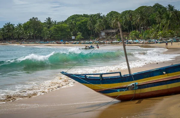 Barevné Tradiční Rybářská Loď Pláži Arugam Bay Srí Lanka — Stock fotografie