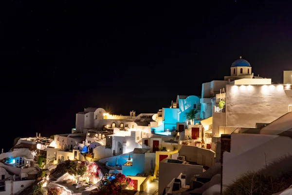 Noite Caindo Aldeia Grega Oia Ilha Santorini Igreja Ortodoxa Típica — Fotografia de Stock