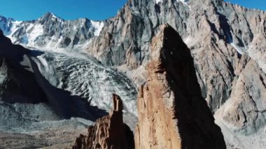 Ala Archa Ulusal Parkı Kırgızistan 'da Buzul Ak-Sai