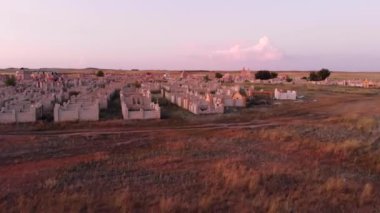 Günbatımı Havacılık. Necropolis. Müslüman Mezarlığı. Ölüler Şehri. Kazakistan.