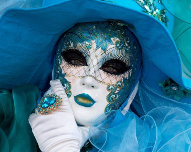 Geleneksel Venedik Karnavalı 'nda (Carnevale di Venezia) geleneksel maskeli ve kostümlü Reveller. Venedik, Veneto, İtalya, Avrupa 