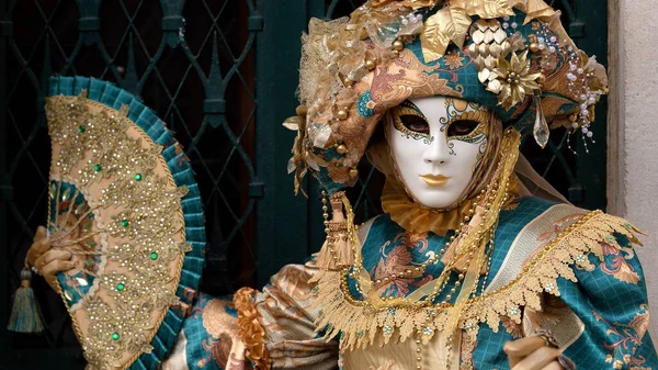 Reveller Traditional Elaborate Mask Costume Annual Venice Carnival Carnevale Venezia — Stock Photo, Image