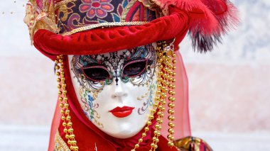 Geleneksel Venedik Karnavalı 'nda (Carnevale di Venezia) geleneksel maskeli ve kostümlü Reveller. Venedik, Veneto, İtalya, Avrupa 