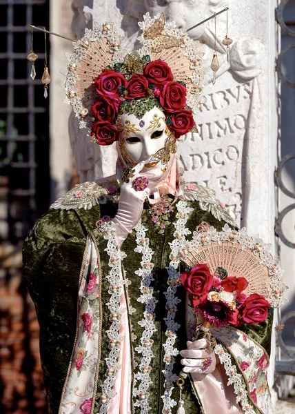 Reveller Traditional Elaborate Mask Costume Annual Venice Carnival Carnevale Venezia — Fotografia de Stock