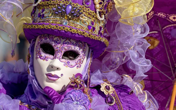 Reveller Traditional Elaborate Mask Costume Annual Venice Carnival Carnevale Venezia — Fotografie, imagine de stoc