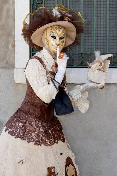 Reveller Traditional Elaborate Mask Costume Annual Venice Carnival Carnevale Venezia — Stock Photo, Image