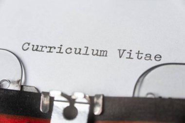 Bir daktilo kullanarak, bir Müfredat Vitae yazmak