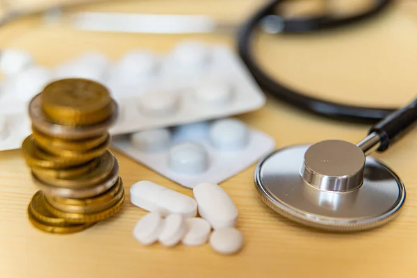 Steteskop, ilaç ve para: sağlık giderleri.