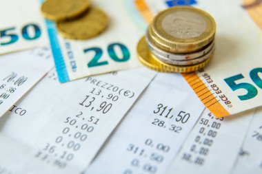 Bunlar için ödenecek normal yaşam giderleri, notlar ve madeni paralar; normal yaşam masrafları.