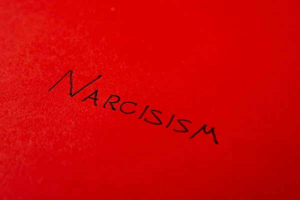Word Narcisism, written on a red paper