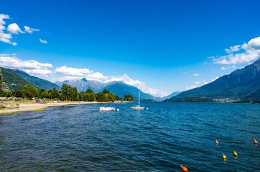 Domaso ve Como Gölü 'nün Panorama' sı, bir yaz günü.