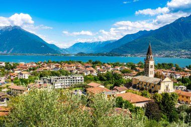Domaso ve Como Gölü 'nün Panorama' sı, bir yaz günü.