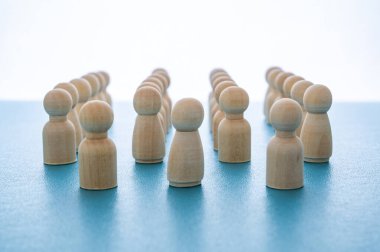 Concepts of order, discipline, leadership, organization, command, hierarchy, expressed with wooden figures arranged in multiple rows.