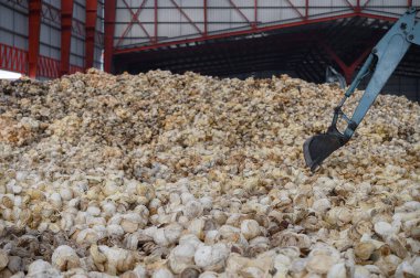 Lastik işleme fabrikası, Standart Tayland Rubber STR 20, kauçuk blok, kauçuktan yapılmış kauçuk çubuklar. Yüksek fiziksel özellikler.