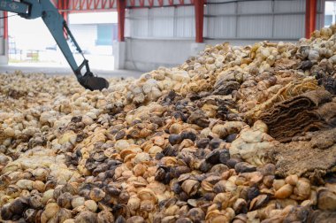 Lastik işleme fabrikası, Standart Tayland Rubber STR 20, kauçuk blok, kauçuktan yapılmış kauçuk çubuklar. Yüksek fiziksel özellikler.