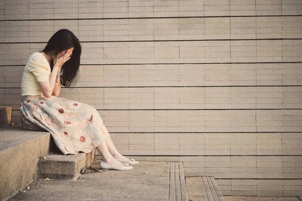 Aziatische Vrouw Zit Alleen Depressief Stoppen Met Misbruik Van Huiselijk — Stockfoto