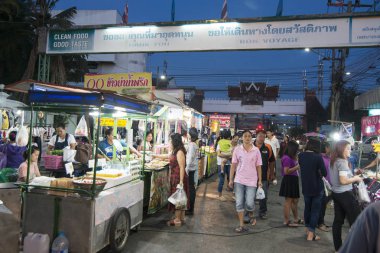 Khorat, Tayland, Kasım 2017 yaklaşık: streetfood gece pazarı eski şehirde.