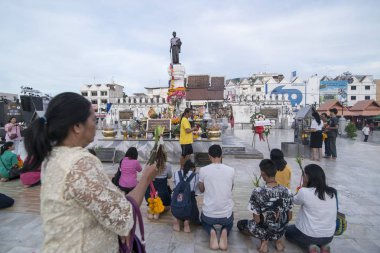 Khorat, Tayland, Kasım 2017 yaklaşık: Thao Suranari tapınak ve anıt Khorat veya Nakhon Ratchasima Isan içinde şehir merkezinde.