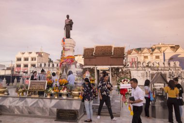 Khorat, Tayland, Kasım 2017 yaklaşık: Thao Suranari tapınak ve anıt Khorat veya Nakhon Ratchasima Isan içinde şehir merkezinde.