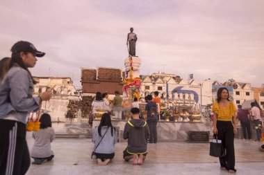 Khorat, Tayland, Kasım 2017 yaklaşık: Thao Suranari tapınak ve anıt Khorat veya Nakhon Ratchasima Isan içinde şehir merkezinde.