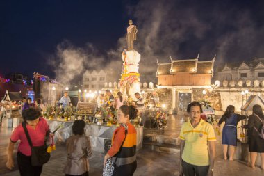 Khorat, Tayland, Kasım 2017 yaklaşık: Thao Suranari tapınak ve anıt Khorat veya Nakhon Ratchasima Isan içinde şehir merkezinde.