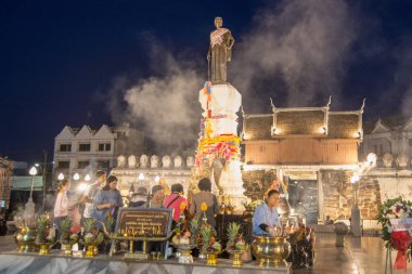 Khorat, Tayland, Kasım 2017 yaklaşık: Thao Suranari tapınak ve anıt Khorat veya Nakhon Ratchasima Isan içinde şehir merkezinde.
