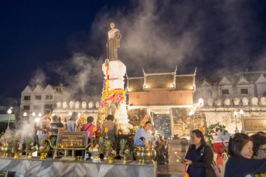 Khorat, Tayland, Kasım 2017 yaklaşık: Thao Suranari tapınak ve anıt Khorat veya Nakhon Ratchasima Isan içinde şehir merkezinde.